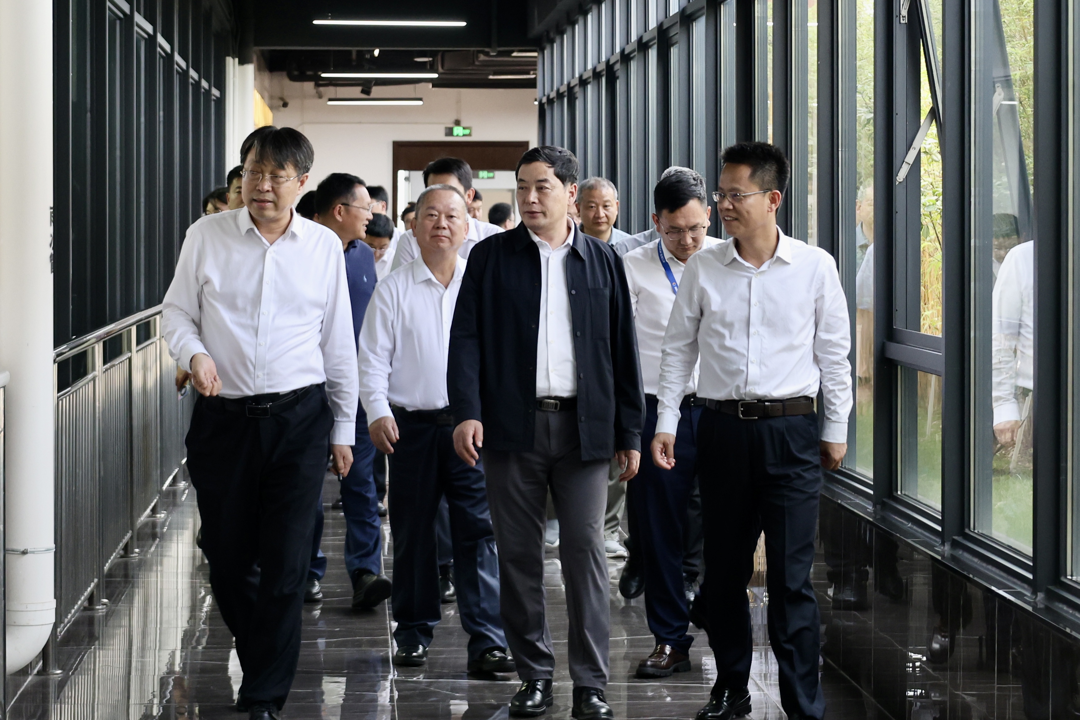 中國海油黨組成員、副總經(jīng)理俞進(jìn)赴中海萬泰調(diào)研